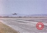 Standbild USAAC P-47s und P-38s Betrieb am Flugplatz (A-78) Florennes Belgien, 1945, aus Sekunde 9 historischem Filmmaterial Videoclip 65675054473