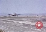 Standbild USAAC P-47s und P-38s Betrieb am Flugplatz (A-78) Florennes Belgien, 1945, aus Sekunde 13 historischem Filmmaterial Videoclip 65675054473