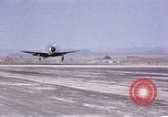 Standbild USAAC P-47s und P-38s Betrieb am Flugplatz (A-78) Florennes Belgien, 1945, aus Sekunde 14 historischem Filmmaterial Videoclip 65675054473