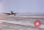 Standbild USAAC P-47s und P-38s Betrieb am Flugplatz (A-78) Florennes Belgien, 1945, aus Sekunde 15 historischem Filmmaterial Videoclip 65675054473
