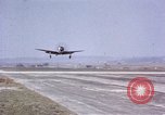 Standbild USAAC P-47s und P-38s Betrieb am Flugplatz (A-78) Florennes Belgien, 1945, aus Sekunde 23 historischem Filmmaterial Videoclip 65675054473
