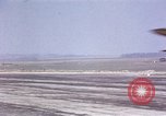 Standbild USAAC P-47s und P-38s Betrieb am Flugplatz (A-78) Florennes Belgien, 1945, aus Sekunde 28 historischem Filmmaterial Videoclip 65675054473