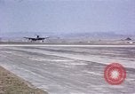 Standbild USAAC P-47s und P-38s Betrieb am Flugplatz (A-78) Florennes Belgien, 1945, aus Sekunde 35 historischem Filmmaterial Videoclip 65675054473