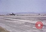 Standbild USAAC P-47s und P-38s Betrieb am Flugplatz (A-78) Florennes Belgien, 1945, aus Sekunde 36 historischem Filmmaterial Videoclip 65675054473