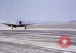 Standbild USAAC P-47s und P-38s Betrieb am Flugplatz (A-78) Florennes Belgien, 1945, aus Sekunde 40 historischem Filmmaterial Videoclip 65675054473