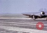 Standbild USAAC P-47s und P-38s Betrieb am Flugplatz (A-78) Florennes Belgien, 1945, aus Sekunde 42 historischem Filmmaterial Videoclip 65675054473