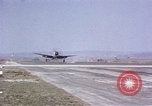 Standbild USAAC P-47s und P-38s Betrieb am Flugplatz (A-78) Florennes Belgien, 1945, aus Sekunde 48 historischem Filmmaterial Videoclip 65675054473
