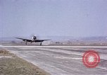Standbild USAAC P-47s und P-38s Betrieb am Flugplatz (A-78) Florennes Belgien, 1945, aus Sekunde 49 historischem Filmmaterial Videoclip 65675054473