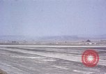 Standbild USAAC P-47s und P-38s Betrieb am Flugplatz (A-78) Florennes Belgien, 1945, aus Sekunde 54 historischem Filmmaterial Videoclip 65675054473