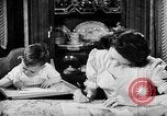 Immagine di Figli di combattenti United States USA, 1943, secondo 42 filmato di repertorio 65675054481