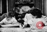 Immagine di Figli di combattenti United States USA, 1943, secondo 44 filmato di repertorio 65675054481
