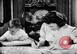 Immagine di Figli di combattenti United States USA, 1943, secondo 45 filmato di repertorio 65675054481