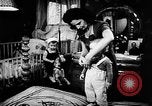 Immagine di Figli di combattenti United States USA, 1943, secondo 62 filmato di repertorio 65675054481