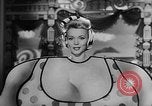 Immagine di Carole Landis United States USA, 1943, secondo 31 filmato di repertorio 65675054483