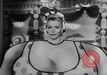 Immagine di Carole Landis United States USA, 1943, secondo 32 filmato di repertorio 65675054483