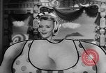 Immagine di Carole Landis United States USA, 1943, secondo 40 filmato di repertorio 65675054483