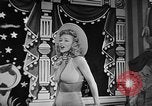 Immagine di Carole Landis United States USA, 1943, secondo 6 filmato di repertorio 65675054484