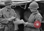 Standbild rote Kugel Konvoi Chartres Frankreich, 1944, aus Sekunde 18 historischem Filmmaterial Videoclip 65675054521
