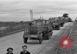 Standbild rote Kugel Konvoi Chartres Frankreich, 1944, aus Sekunde 31 historischem Filmmaterial Videoclip 65675054521