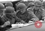 Standbild rote Kugel Konvoi Chartres Frankreich, 1944, aus Sekunde 55 historischem Filmmaterial Videoclip 65675054521
