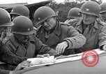 Standbild rote Kugel Konvoi Chartres Frankreich, 1944, aus Sekunde 56 historischem Filmmaterial Videoclip 65675054521