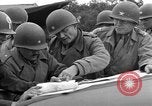 Standbild rote Kugel Konvoi Chartres Frankreich, 1944, aus Sekunde 57 historischem Filmmaterial Videoclip 65675054521