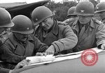 Standbild rote Kugel Konvoi Chartres Frankreich, 1944, aus Sekunde 58 historischem Filmmaterial Videoclip 65675054521