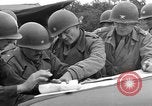 Standbild rote Kugel Konvoi Chartres Frankreich, 1944, aus Sekunde 59 historischem Filmmaterial Videoclip 65675054521