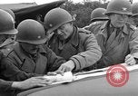 Standbild rote Kugel Konvoi Chartres Frankreich, 1944, aus Sekunde 60 historischem Filmmaterial Videoclip 65675054521