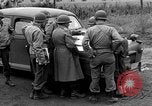 Standbild rote Kugel Konvoi Chartres Frankreich, 1944, aus Sekunde 61 historischem Filmmaterial Videoclip 65675054521