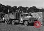 Standbild rote Kugel Konvoi Chartres Frankreich, 1944, aus Sekunde 28 historischem Filmmaterial Videoclip 65675054522