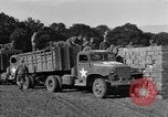 Standbild rote Kugel Konvoi Chartres Frankreich, 1944, aus Sekunde 29 historischem Filmmaterial Videoclip 65675054522
