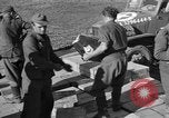 Standbild rote Kugel Konvoi Chartres Frankreich, 1944, aus Sekunde 49 historischem Filmmaterial Videoclip 65675054522