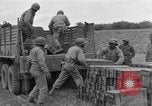 Standbild rote Kugel Konvoi Chartres Frankreich, 1944, aus Sekunde 15 historischem Filmmaterial Videoclip 65675054523