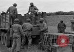 Standbild rote Kugel Konvoi Chartres Frankreich, 1944, aus Sekunde 17 historischem Filmmaterial Videoclip 65675054523