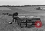 Standbild rote Kugel Konvoi Chartres Frankreich, 1944, aus Sekunde 49 historischem Filmmaterial Videoclip 65675054523