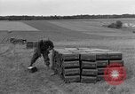 Standbild rote Kugel Konvoi Chartres Frankreich, 1944, aus Sekunde 50 historischem Filmmaterial Videoclip 65675054523