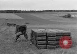 Standbild rote Kugel Konvoi Chartres Frankreich, 1944, aus Sekunde 52 historischem Filmmaterial Videoclip 65675054523