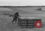 Standbild rote Kugel Konvoi Chartres Frankreich, 1944, aus Sekunde 53 historischem Filmmaterial Videoclip 65675054523