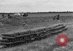 Standbild rote Kugel Konvoi Chartres Frankreich, 1944, aus Sekunde 56 historischem Filmmaterial Videoclip 65675054523
