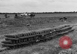 Standbild rote Kugel Konvoi Chartres Frankreich, 1944, aus Sekunde 58 historischem Filmmaterial Videoclip 65675054523