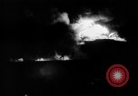 Standbild Ploiesti Öl Waldbrände von Bombardierung von 15 US Air Force Ploesti Rumänien, 1944, aus Sekunde 23 historischem Filmmaterial Videoclip 65675054527