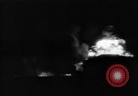 Standbild Ploiesti Öl Waldbrände von Bombardierung von 15 US Air Force Ploesti Rumänien, 1944, aus Sekunde 40 historischem Filmmaterial Videoclip 65675054527