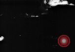 Standbild Ploiesti Öl Waldbrände von Bombardierung von 15 US Air Force Ploesti Rumänien, 1944, aus Sekunde 47 historischem Filmmaterial Videoclip 65675054527