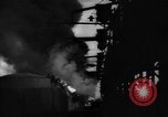 Standbild Ploiesti Öl Waldbrände von Bombardierung von 15 US Air Force Ploesti Rumänien, 1944, aus Sekunde 57 historischem Filmmaterial Videoclip 65675054527