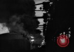Standbild Ploiesti Öl Waldbrände von Bombardierung von 15 US Air Force Ploesti Rumänien, 1944, aus Sekunde 61 historischem Filmmaterial Videoclip 65675054527