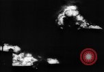 Standbild Ploiesti Öl Waldbrände von Bombardierung von 15 US Air Force Ploesti Rumänien, 1944, aus Sekunde 62 historischem Filmmaterial Videoclip 65675054527