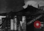 Standbild Ploiesti brennen nach dem Bombenangriff in Zweiten Weltkrieg Ploesti Rumänien, 1944, aus Sekunde 5 historischem Filmmaterial Videoclip 65675054529