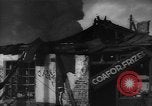 Standbild Ploiesti brennen nach dem Bombenangriff in Zweiten Weltkrieg Ploesti Rumänien, 1944, aus Sekunde 6 historischem Filmmaterial Videoclip 65675054529