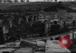 Standbild Ploiesti brennen nach dem Bombenangriff in Zweiten Weltkrieg Ploesti Rumänien, 1944, aus Sekunde 17 historischem Filmmaterial Videoclip 65675054529